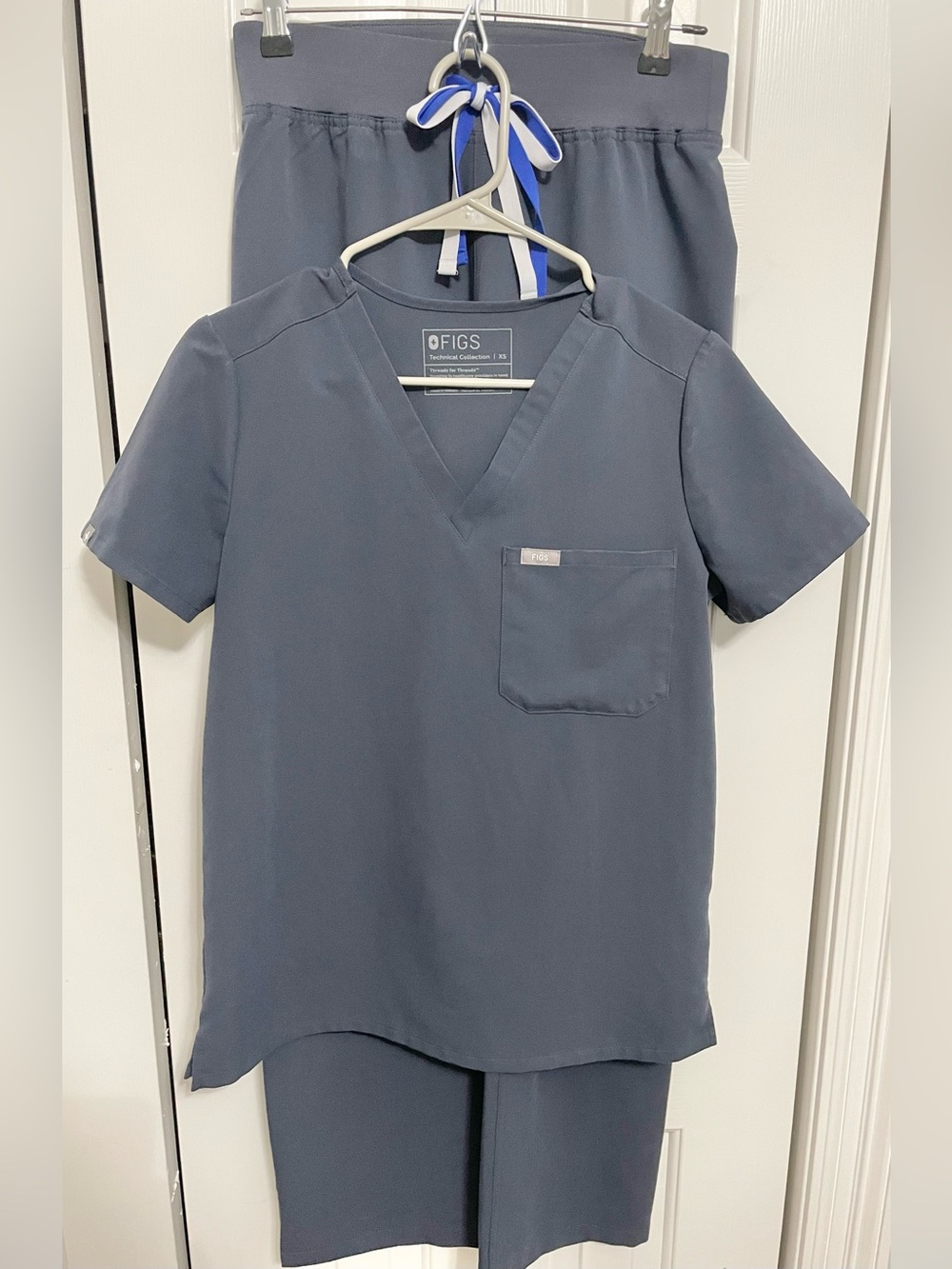 FIGS V-Neck Scrub Top with Scrub Pants in Slate
